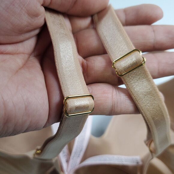 Victoria's Secret Plunge No Wire Bra Women Size Medium NWT Lightly Lined Comfort - Picture 6 of 10